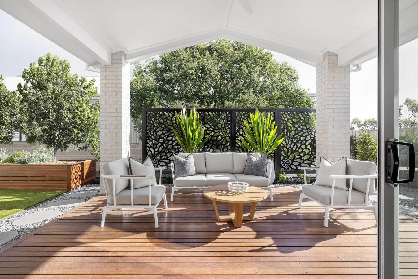 0477_LARA GISBORNE 34_WEB.jpg