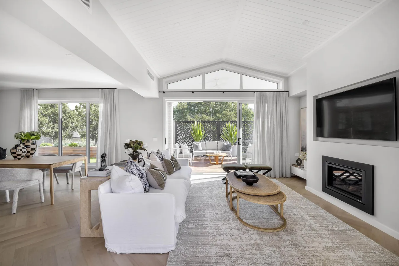 0466_LARA GISBORNE 34_WEB.jpg